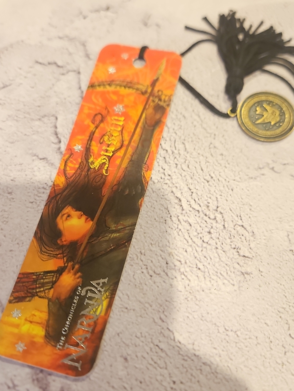 🌟3/$25🌟 Vintage The Chronicles of Narnia laminated bookmark featuring Susan